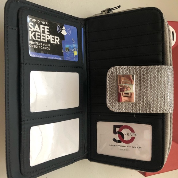 NWT MUNDI Gray/Silver Womens Clutch - Picture 4 of 9